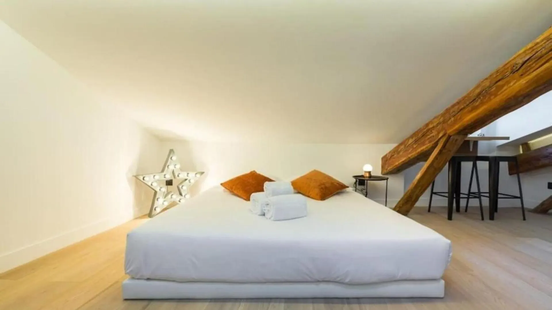 Massena 44 - Stunning Studio On Massena Square Nicea 0*,  Francja